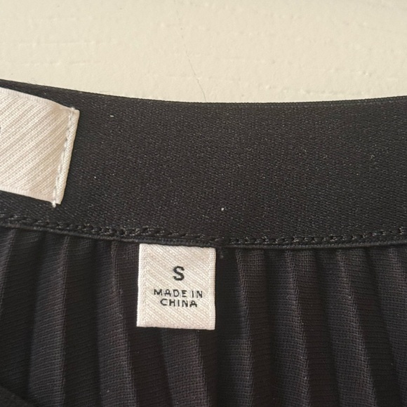 Aritzia Babaton “Ladder Skirt” Black Pleated Skirt - Picture 3 of 7